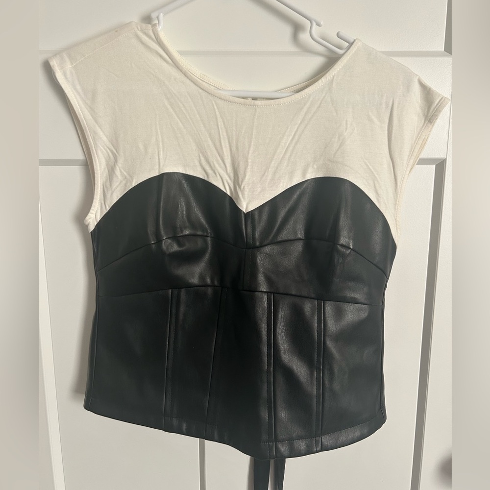 Versona Black and White Crop Top